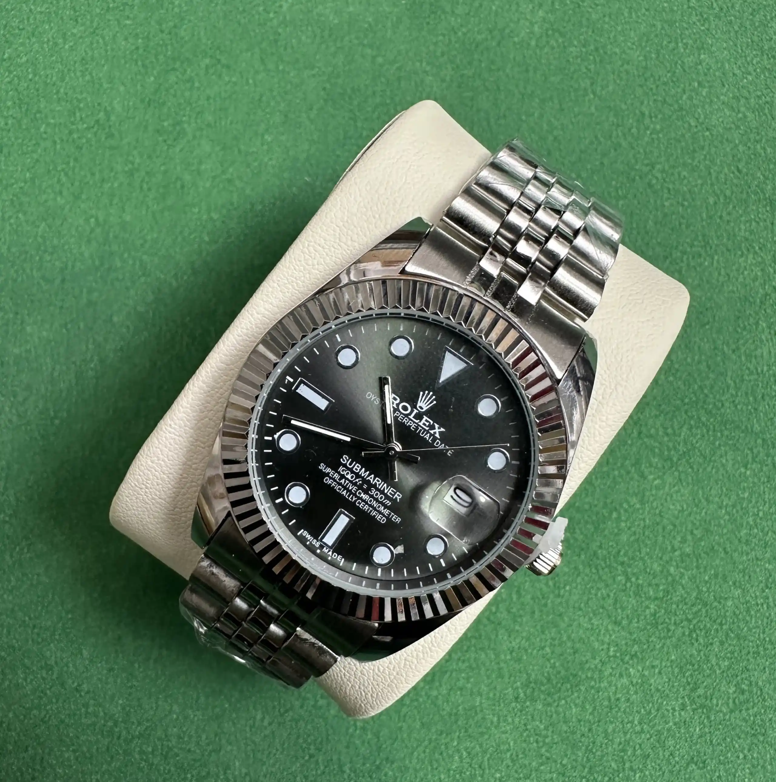 Rolex Submariner view 4